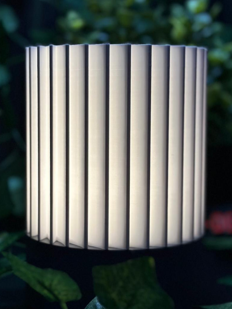 Tischlampe geriffeltes Design
