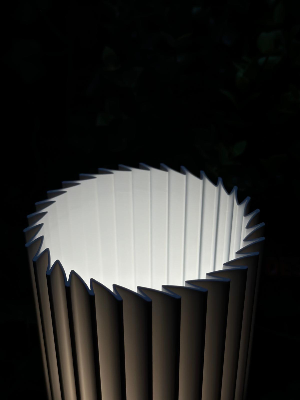 Tischlampe geriffeltes Design